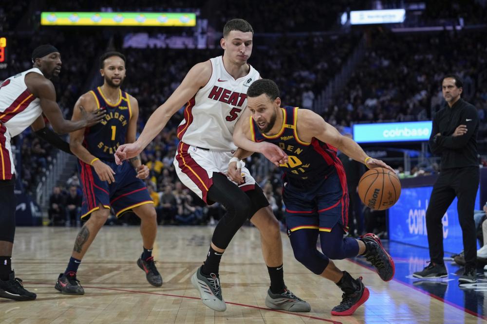 的点是雄鹿 的点是雄鹿