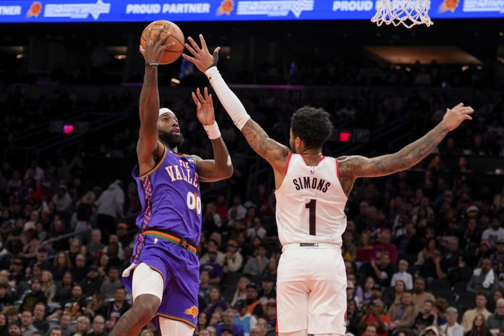 萨吉尔在中 萨吉尔在中