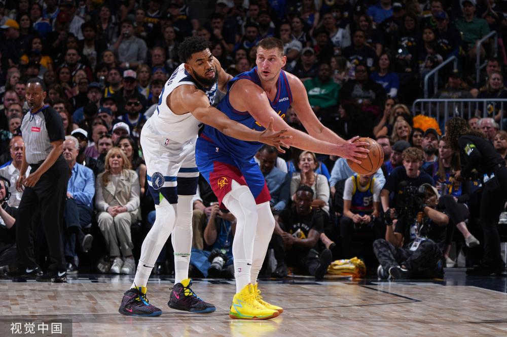 苍蝇送上 苍蝇送上